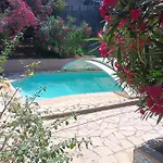 At Don Quijote Dağ evi
